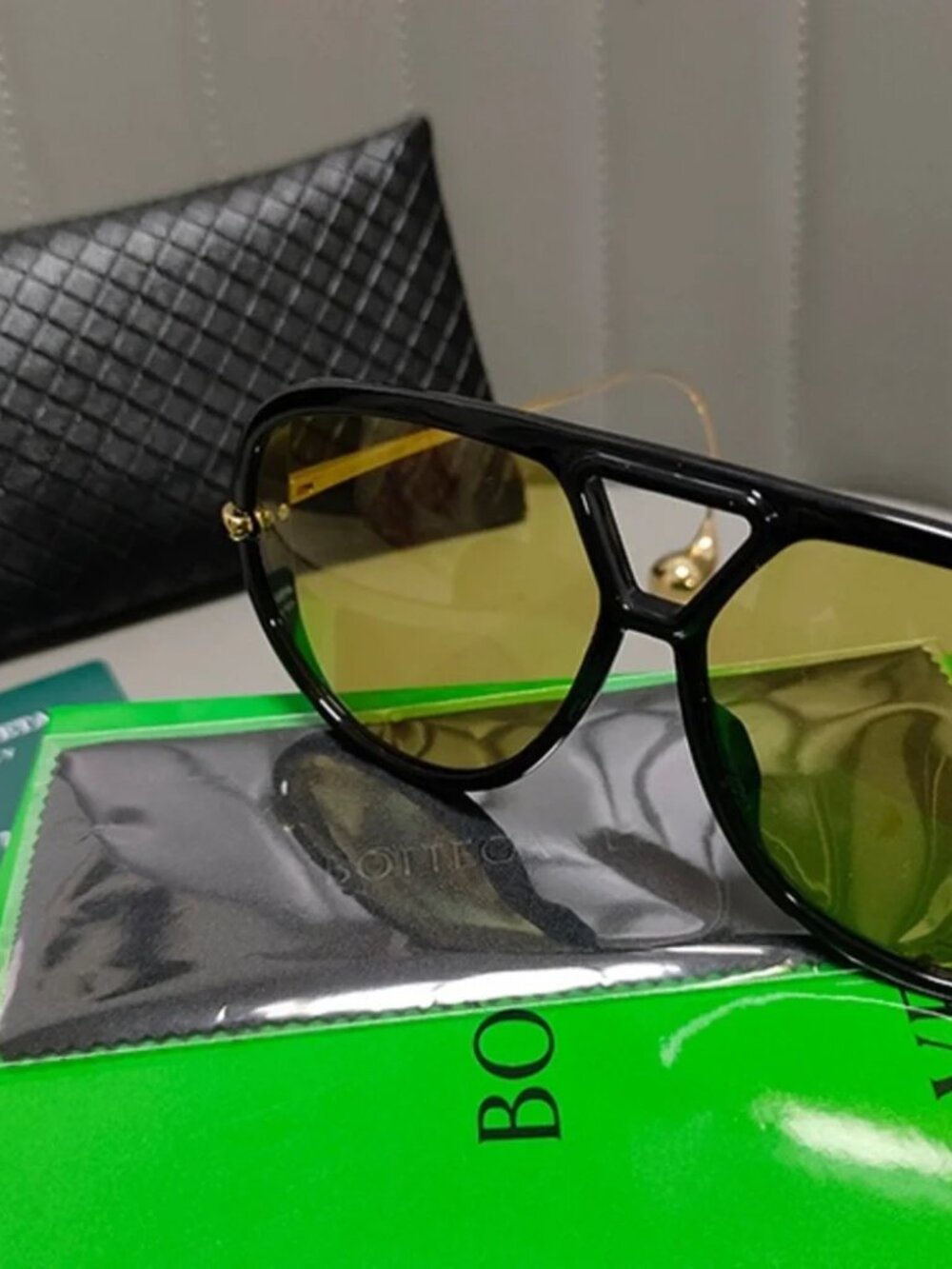 Bottega Veneta Two-Tone Aviator Sunglasses Yellow Tinted Lenses Gold Temple Hard - Picture 2 of 5